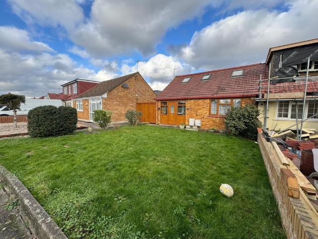 Bungalow for sale in Yeading, Greater London