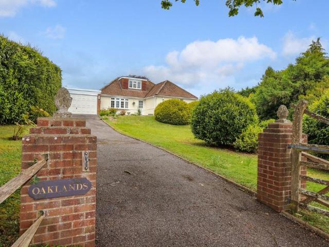 Bungalow for sale in Salehurst and Robertsbridge, Heathlands