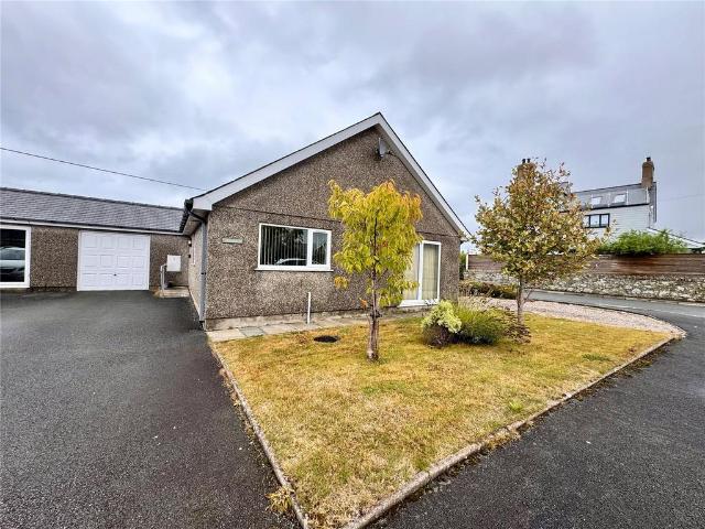 Bungalow for sale in Morfa Nefyn, Wales