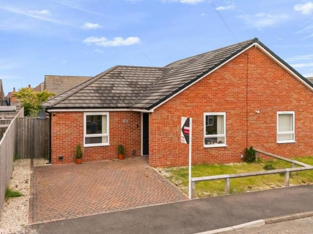 Bungalow for sale in Nunsthorpe, Grimsby