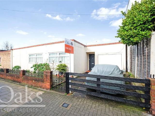 Bungalow for sale in Streatham, Greater London