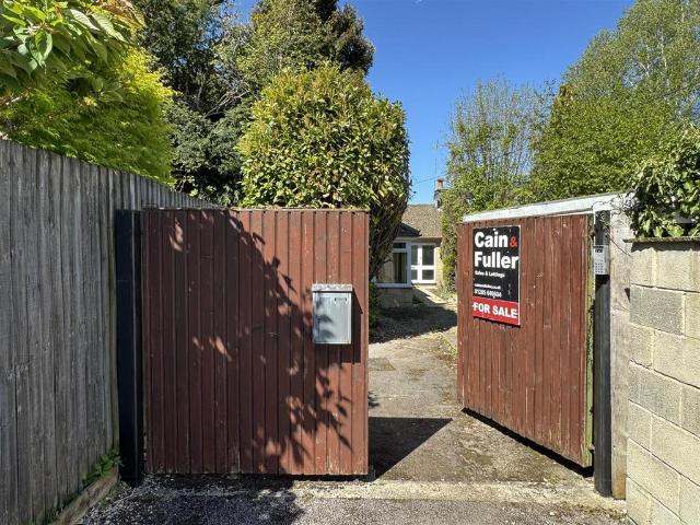 Bungalow for sale in Chesterton, Cotswold