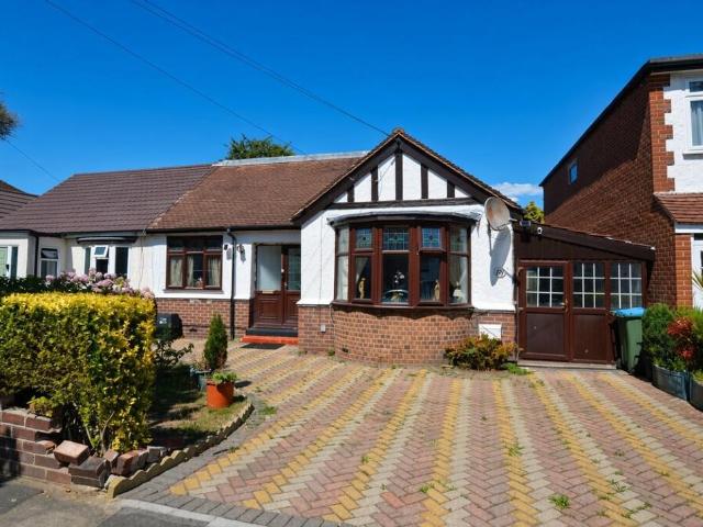 Bungalow for sale in Whitton, Greater London