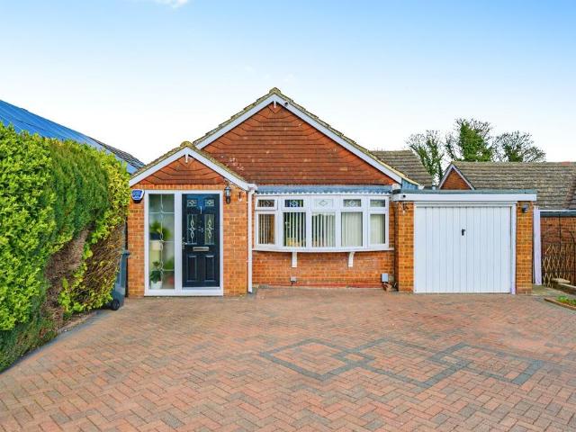 Bungalow for sale in Dunstable, Bedfordshire
