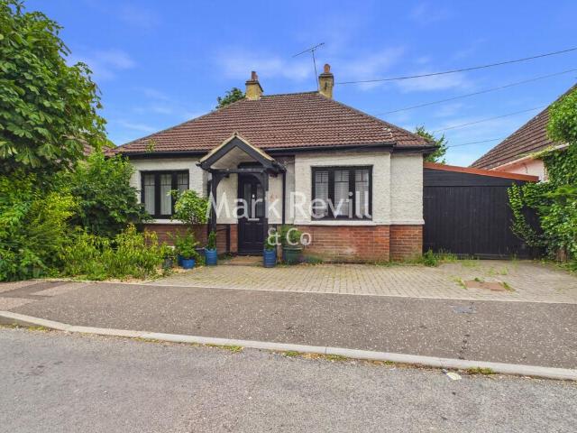 Bungalow for sale in World's End, Perryfields