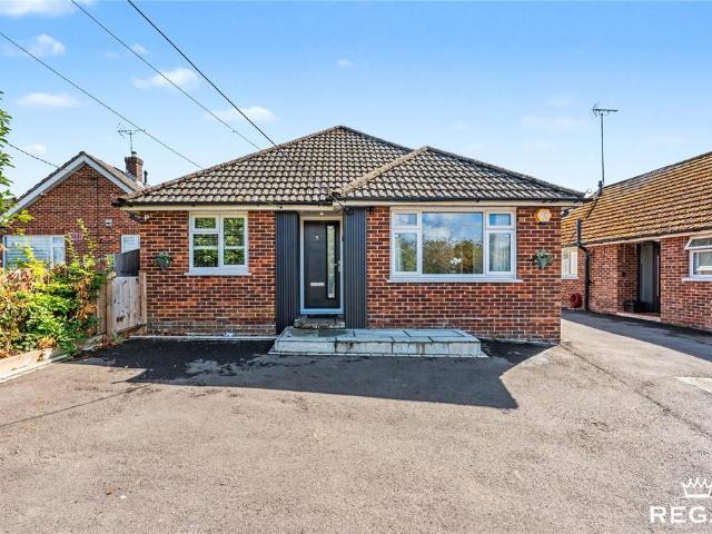 Bungalow for sale in Fair Oak and Horton Heath, Helford