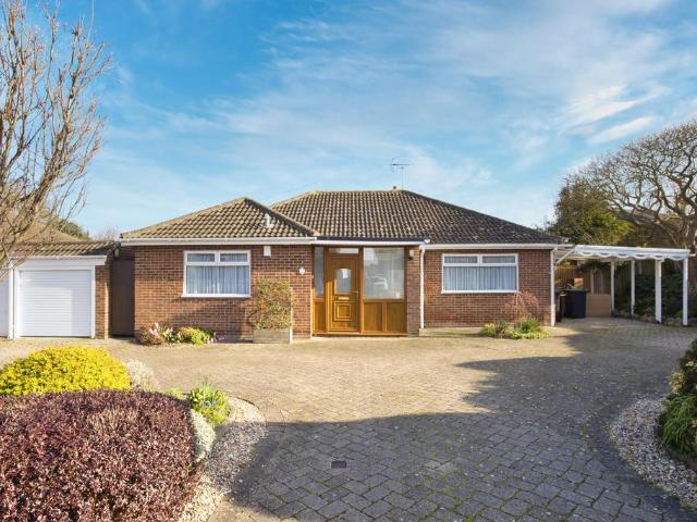 Bungalow for sale in Acol, Kent