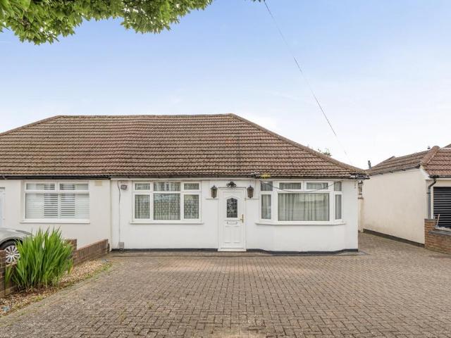 Bungalow for sale in Watford Rural, Batchworth