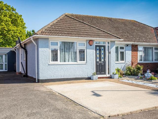 Bungalow for sale in Westbrook, Acol