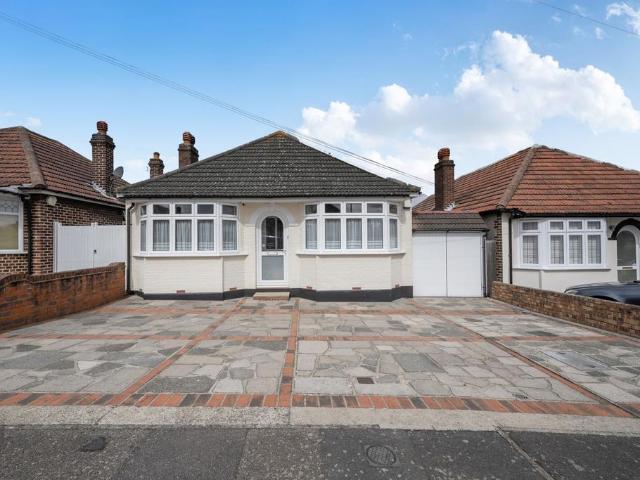 Bungalow for sale in Barnehurst, Greater London