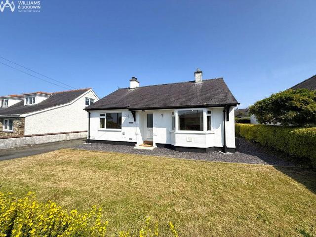 Bungalow for sale in Llangefni, Wales