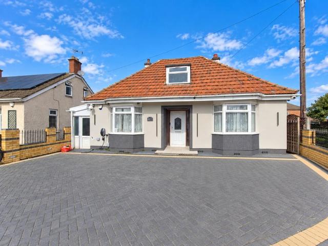 Bungalow for sale in Biscot, Luton
