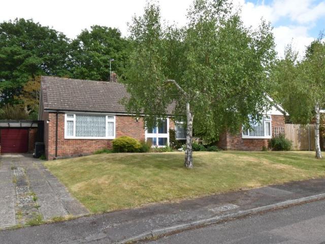 Bungalow for sale in Midway, Kent