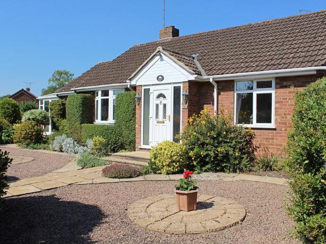 Bungalow for sale in Alderminster, Warwickshire