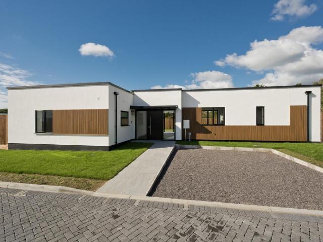 Bungalow for sale in Wexham, Iver