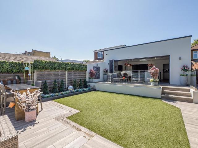 Bungalow for sale in Rosehill, Greater London