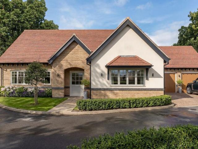 Bungalow for sale in Forthampton, Worcestershire