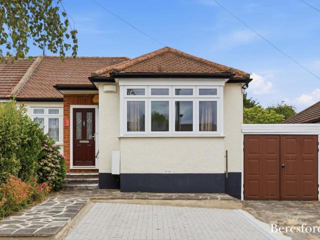 Bungalow for sale in Harold Wood, Greater London