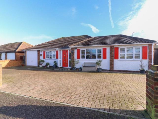 Bungalow for sale in East Cliftonville, Acol