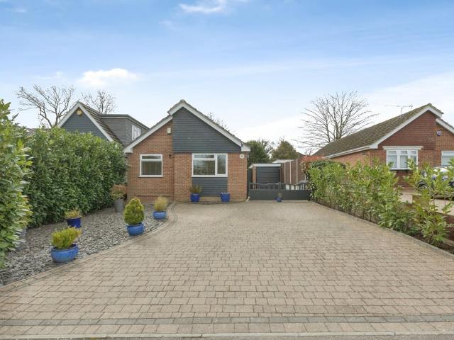 Bungalow for sale in Longfield and New Barn, Monks Orchard