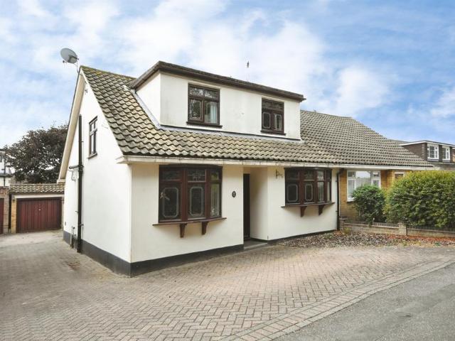 Bungalow for sale in Pilgrims' Hatch, Navestock Side