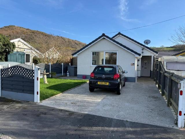 Bungalow for sale in Llanrhystud, Wales