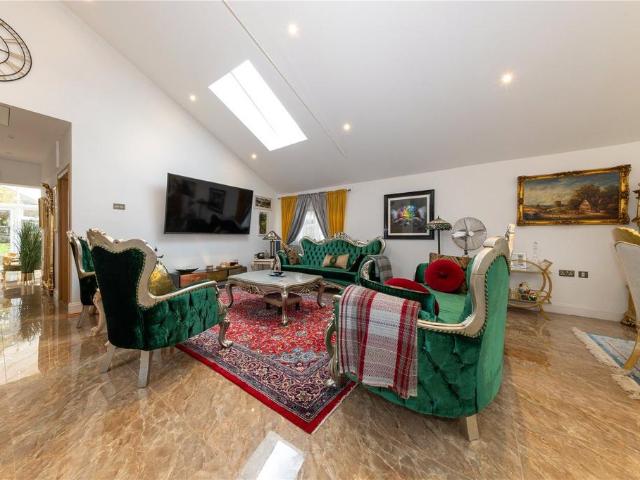 Bungalow for sale in Spring Park, Luton
