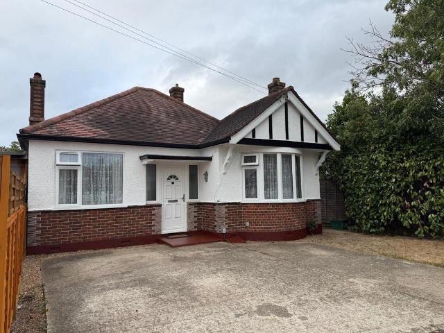 Bungalow for sale in London Borough of Hounslow, Feltham