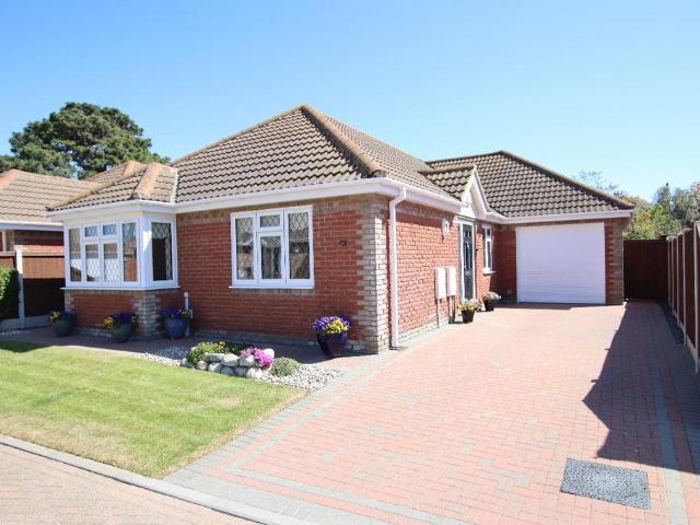 Bungalow for sale in Holland-on-Sea, Dale Hill