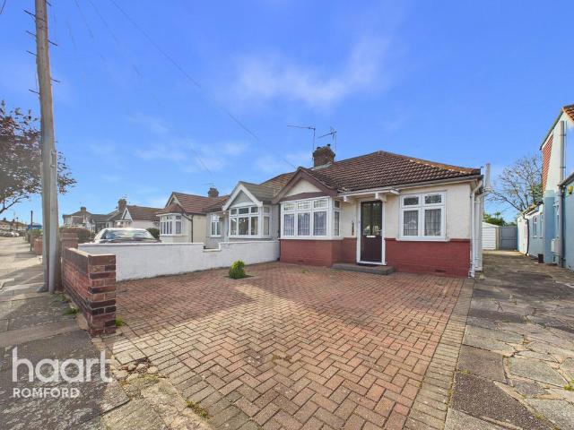 Bungalow for sale in London Borough of Havering, Greater London