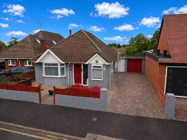 Bungalow for sale in Leagrave, Luton