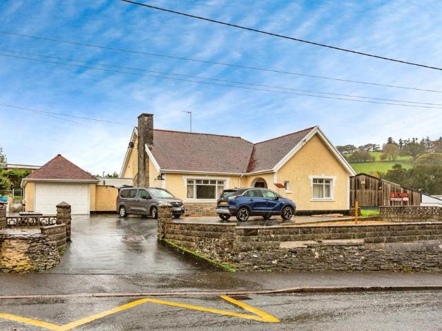 Bungalow for sale in Llanybydder, Wales