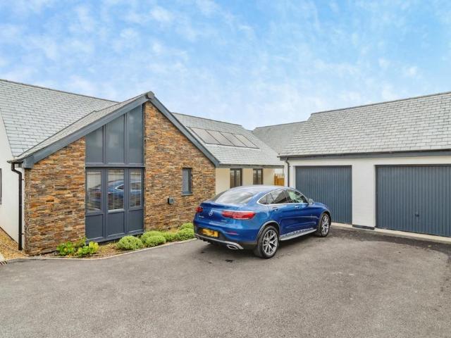 Bungalow for sale in Strode, Devon