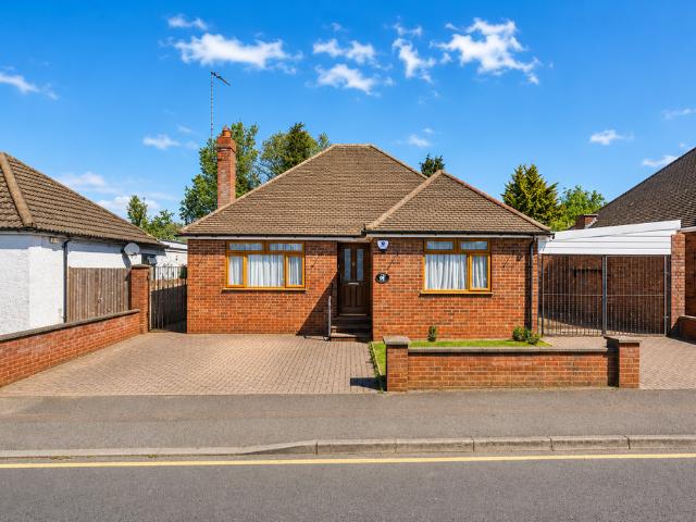 Bungalow for sale in Warden Hill, Luton