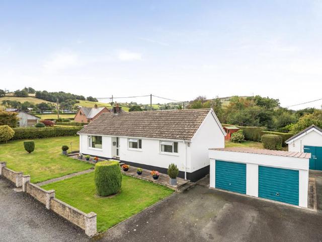 Bungalow for sale in Trefeglwys