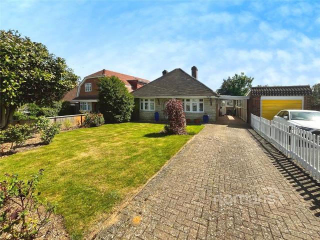 Bungalow for sale in Highway, Maidenhead