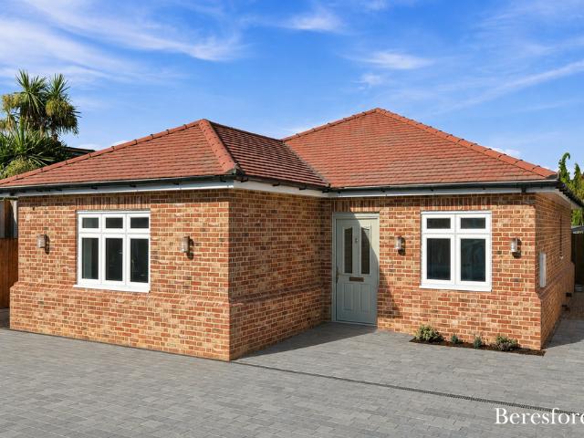 Bungalow for sale in Cranham, Greater London