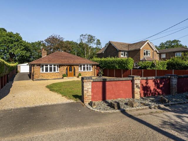 Bungalow for sale in West End, Heol-las