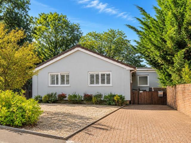 Bungalow for sale in Ewens Farm, Golden Valley