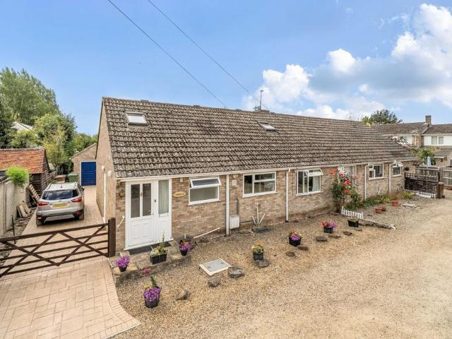 Bungalow for sale in Dromore, Oxfordshire