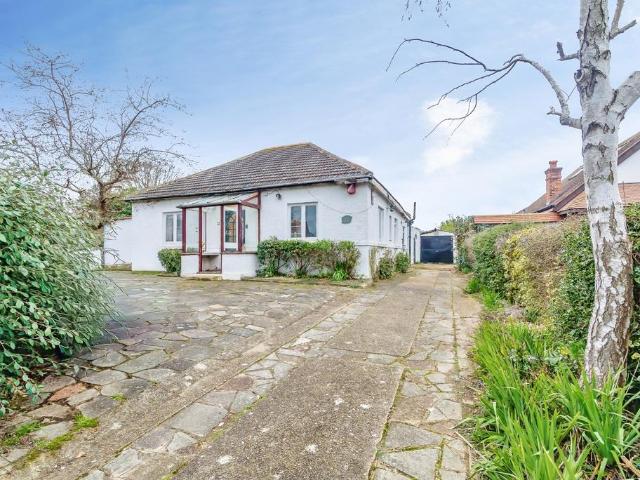 Bungalow for sale in London Borough of Croydon, Shirley