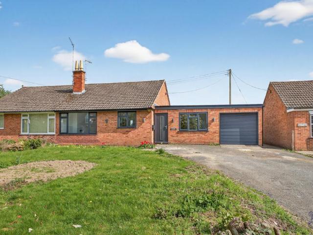 Bungalow for sale in Lenchwick, Crookhill