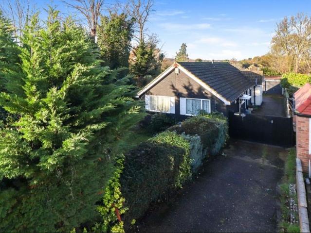 Bungalow for sale in Batchworth, Hertfordshire