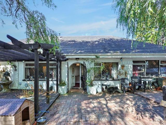 Bungalow for sale in Tonyrefail, Coedely