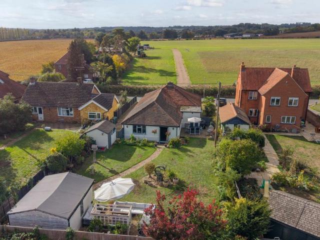 Bungalow for sale in Little Marlow, Buckinghamshire