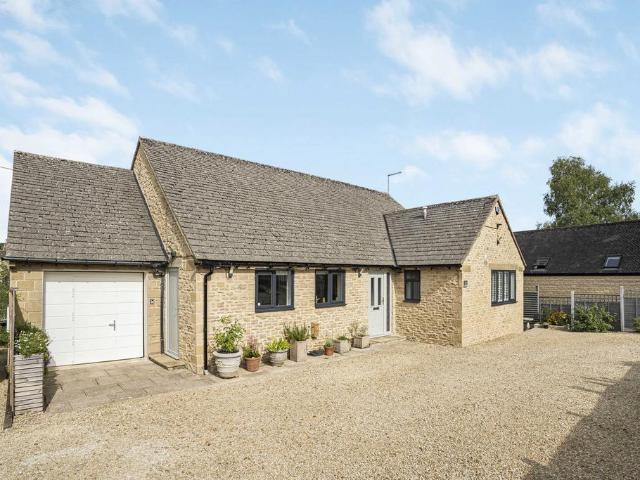 Bungalow for sale in Tetbury, Fossebridge