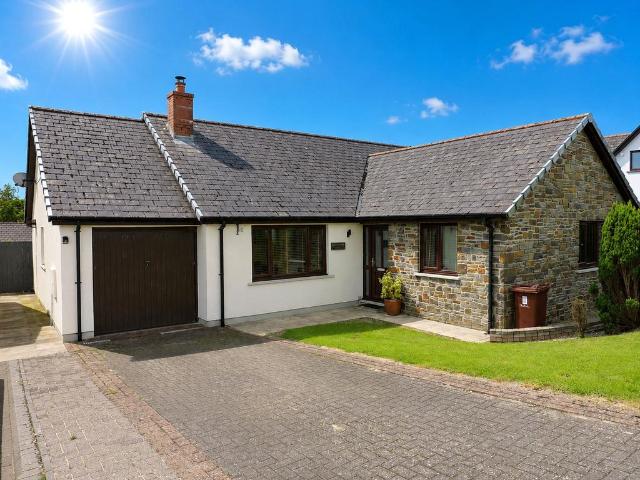 Bungalow for sale in Saundersfoot, Wales