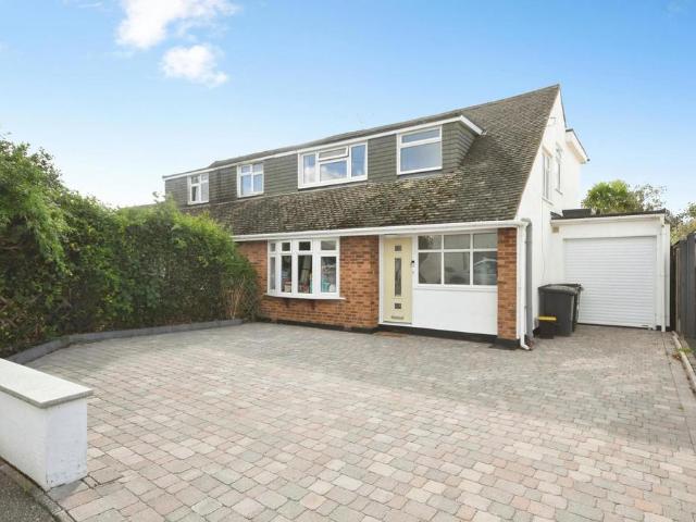 Bungalow for sale in Stroud Green, Barling