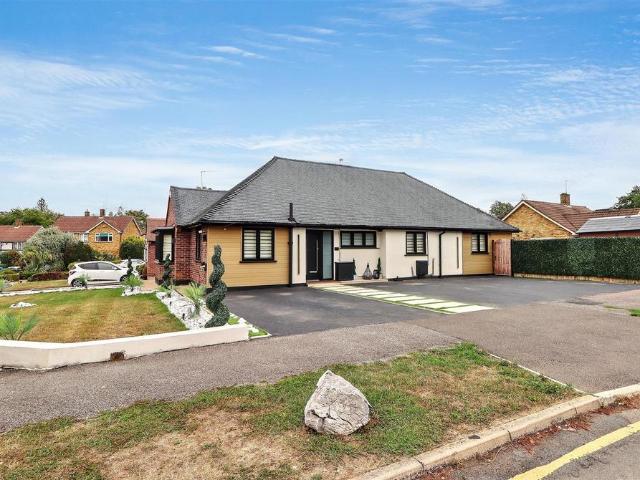 Bungalow for sale in Elstree and Borehamwood, Borehamwood