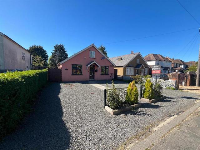 Bungalow for sale in Denham